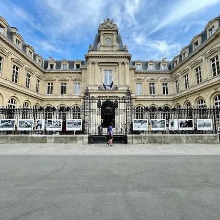 Apartment La Galerie Des Archives-unique And Elegant Gem-marais Aircond